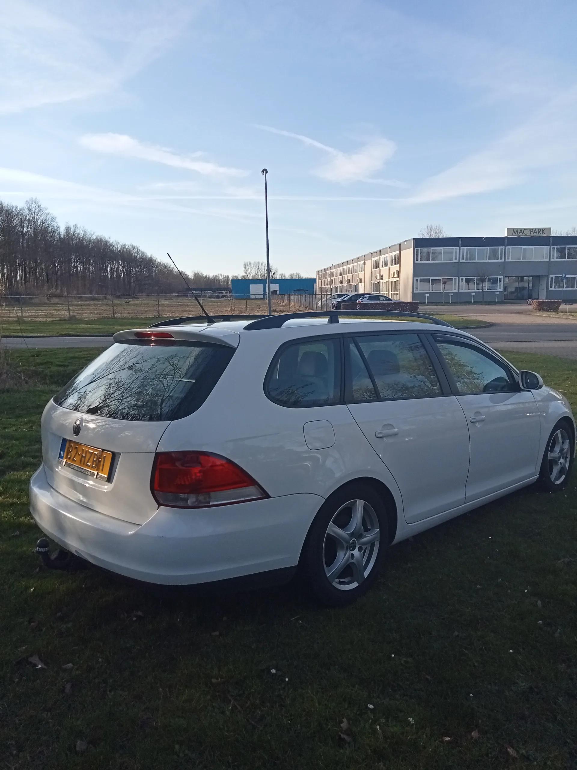 VOLKSWAGEN GOLF - Image 11